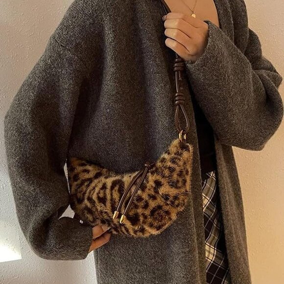 Leopard Faux Fur Sling Bag Womens Fuzzy Crossbody Purse for Casual Fashion - Picture 3 of 9